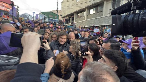 Ellos están todo el tiempo acusando de fascistas a todo el mundo y los verdaderos fascistas son ellos, afirmó.