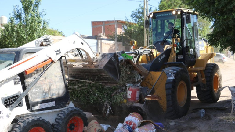 Servicio de recolección de basura a través del operativo puerta a puerta. Servicio de recolección de basura a través del operativo puerta a puerta.