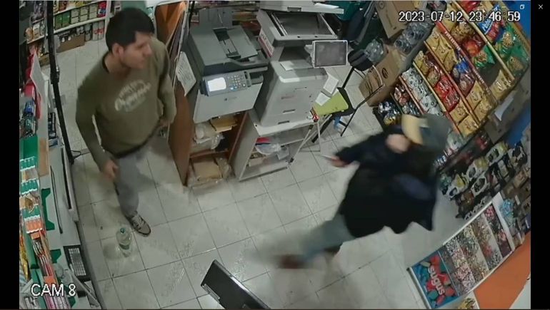 Un kiosco de Fernández Oro fue asaltado dos veces en un día.