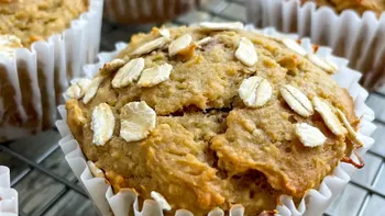 Muffins de banana, avena y nuez, sin gluten ni azúcar Muffins de banana, avena y nuez, sin gluten ni azúcar