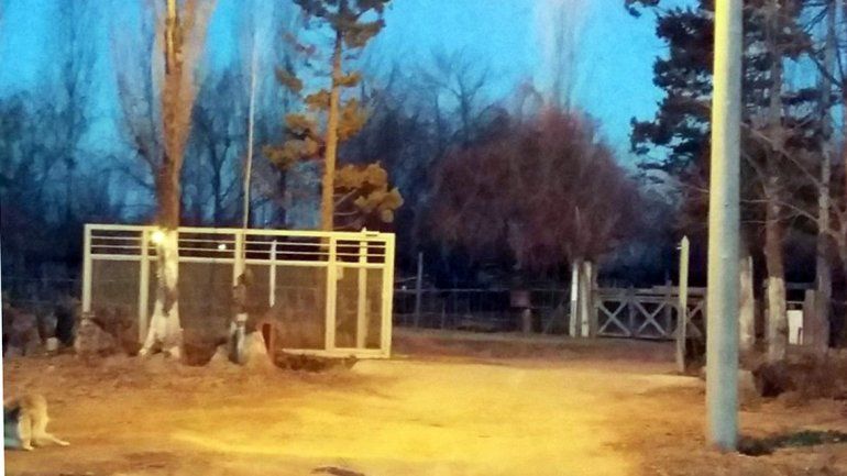 La casa violentada está a unos pocos metros de la entrada al barrio Aurora.