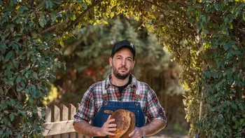 Juan cambió el teatro y el cine por la panificación con fermentación natural. Juan cambió el teatro y el cine por la panificación con fermentación natural.