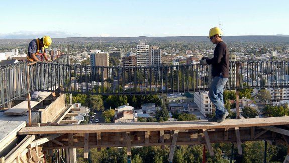 Retrocedió la actividad industrial en un 2
