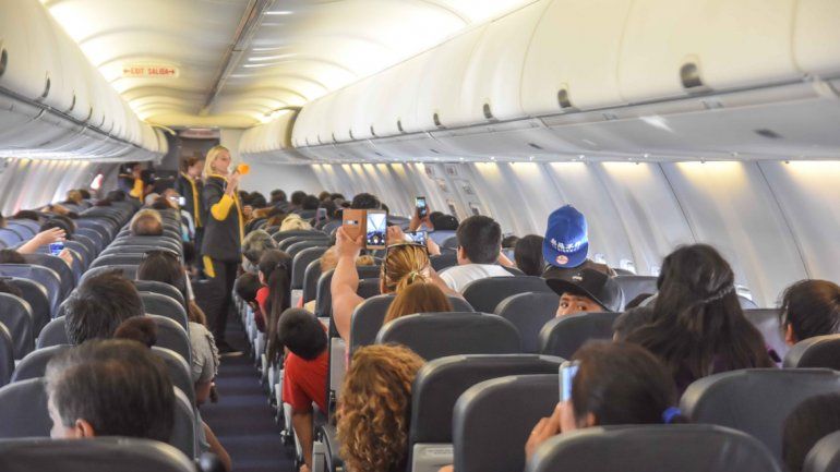 Así fue el vuelo inaugural de la aerolínea Flybondi en Neuquén