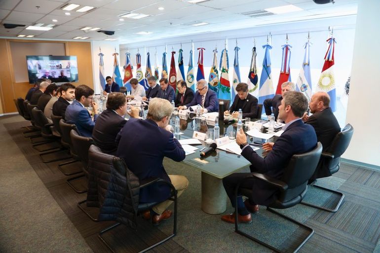 Reunión de gobernadores en el Consejo Federal de Inversiones, Buenos Aires. Reunión de gobernadores en el Consejo Federal de Inversiones, Buenos Aires.