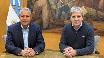 El gobernador Rolando Figueroa y el ministro de Economía, Luis Caputo. El gobernador Rolando Figueroa y el ministro de Economía, Luis Caputo.