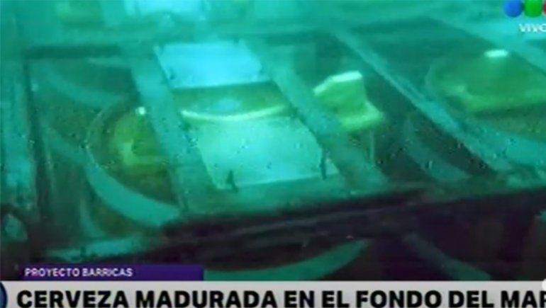 El colmo: se robaron barriles de cerveza que estaban sumergidos en el mar