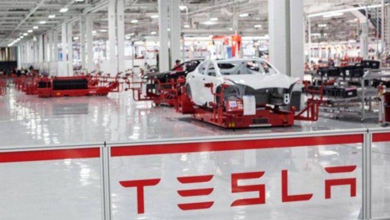 Tesla busca empleados extranjeros: ¿Cómo postularse?