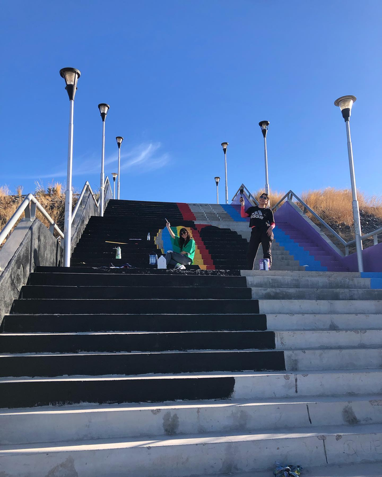 Artistas pintando la bandera LGBT+ Artistas pintando la bandera LGBT+