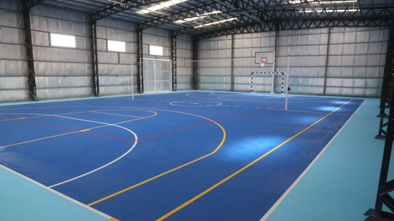El barrio Hibepa ya tiene su polideportivo y le puso fecha de inauguración | LM Neuquen El barrio Hibepa ya tiene su polideportivo y le puso fecha de inauguración