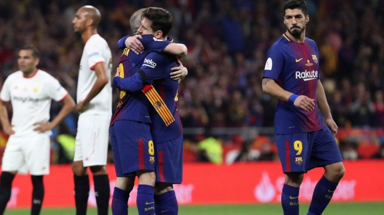 El último partido de Iniesta y el emotivo abrazo con Messi.