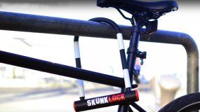 Los creadores son dos jóvenes estadounidenses que estaban cansados de que les robaran las bicicletas.