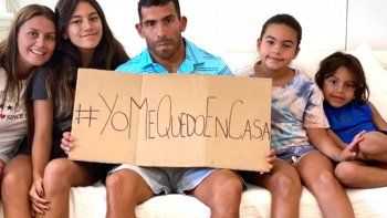 El ídolo de Boca con sus hijas que lo ayudaron. El ídolo de Boca con sus hijas que lo ayudaron.