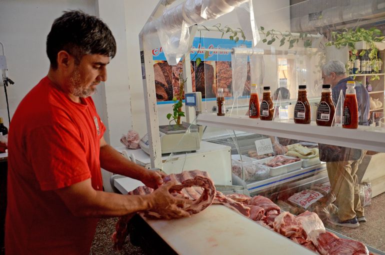 Desde la Cámara de Comercio de Cipolletti advirtieron que no hay registros de bajas del 30% en los cortes que ingresan a la ciudad.
