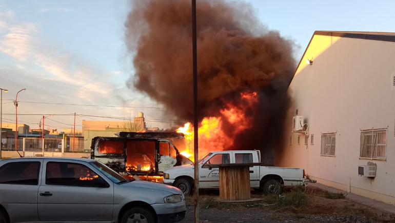 Se quemaron dos ambulancias en el hospital de Cipolletti