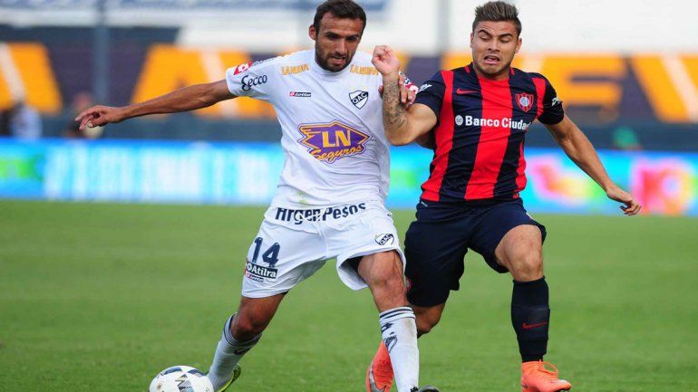 Quilmes tuvo su primera alegría tras golear por 3 a 0 a San Lorenzo