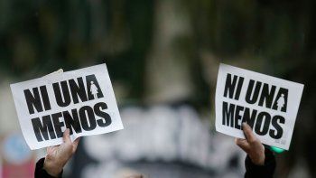 golpeo a su ex, fue acusado y acordo cumplir probation
