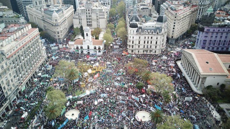 Micheli: O se cae este modelo económico o estos tipos dejan el Gobierno