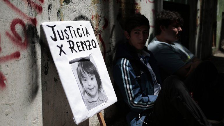 Va preso por tirar a su hijito con síndrome de Down de un séptimo piso