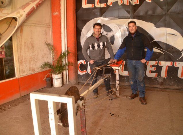 Con ingenio y pasión, los Pacheco la reman fuera del agua