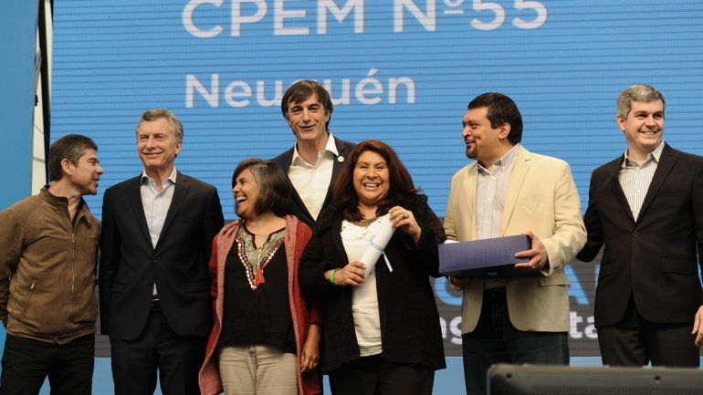 El presidente Mauricio Macri entregó los premios a los docentes del CPEM N° 55 (foto) distinguidos por sus innovaciones educativas.