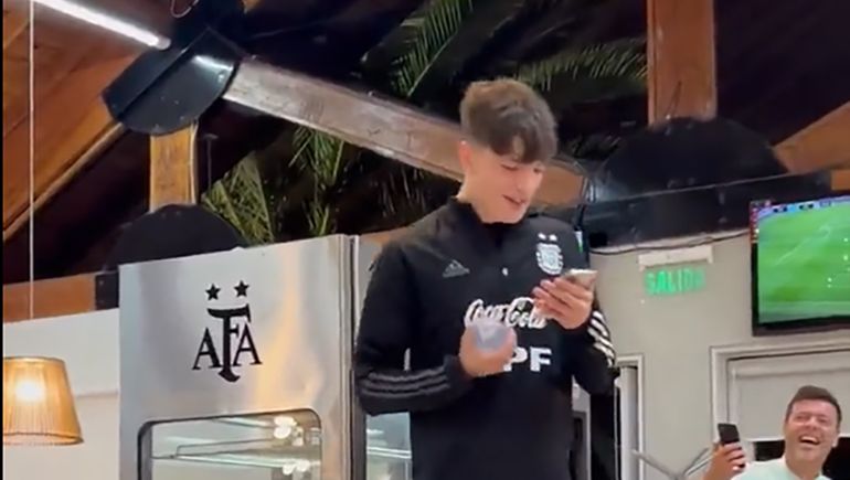 Los juveniles de la Selección fueron bautizados y se hicieron virales