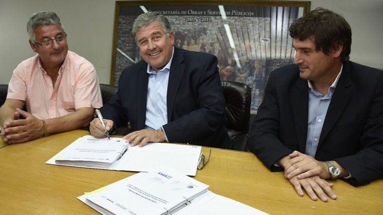 Tras la firma, el EPAS se encargará del agua en Junín de los Andes