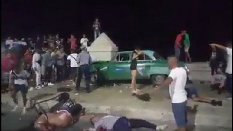 Cuba: subió a la vereda y atropelló a 24 personas