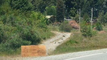 tras una brutal tala, encapuchados venden lena en mascardi tras una brutal tala, encapuchados venden lena en mascardi