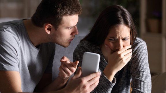 Horóscopo negro: signos más posesivos con sus parejas