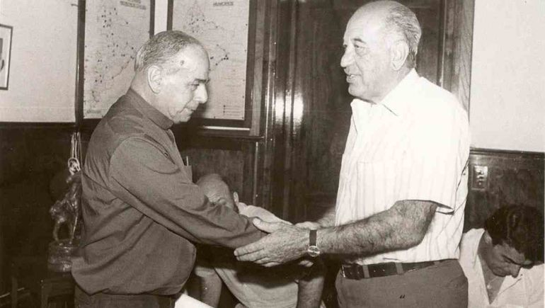 Don Jaime De Nevares y Don Felipe Sapag. Foto proporcionada por David Lugones testigo de los hechos. Don Jaime De Nevares y Don Felipe Sapag. Foto proporcionada por David Lugones testigo de los hechos.