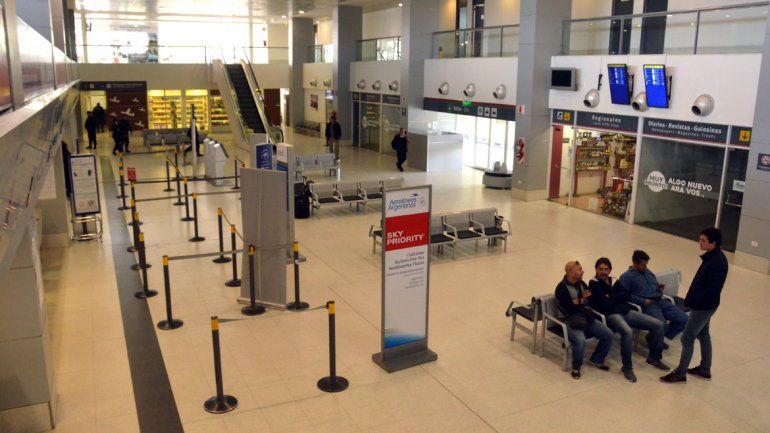 El paro de aeronáuticos afecta a más de 24 mil pasajeros que tenían vuelos programados desde los aeropuertos de todo el país, 18 mil son de cabotaje, 3 mil de destinos regionales y otros 3 mil de vuelos internacionales. Foto: LMN. El paro de aeronáuticos afecta a más de 24 mil pasajeros que tenían vuelos programados desde los aeropuertos de todo el país, 18 mil son de cabotaje, 3 mil de destinos regionales y otros 3 mil de vuelos internacionales. Foto: LMN.
