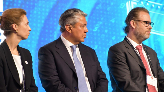 Figueroa anunció 700 millones de dólares en infraestructura