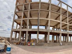 La obra de cinco niveles de la mutual de los obreros de la construcción en Añelo.&nbsp;