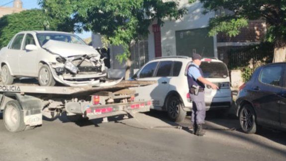 Conductor borracho cruzó el semáforo en rojo y chocó: ¿cuánto marcó el alcoholímetro?