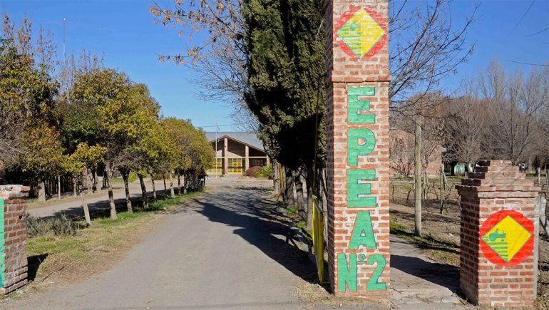 Estudiantes de la EPEA de Plottier reclaman boleto estudiantil