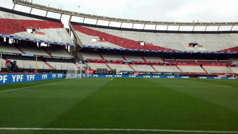 El césped del Monumental está listo para esta noche.