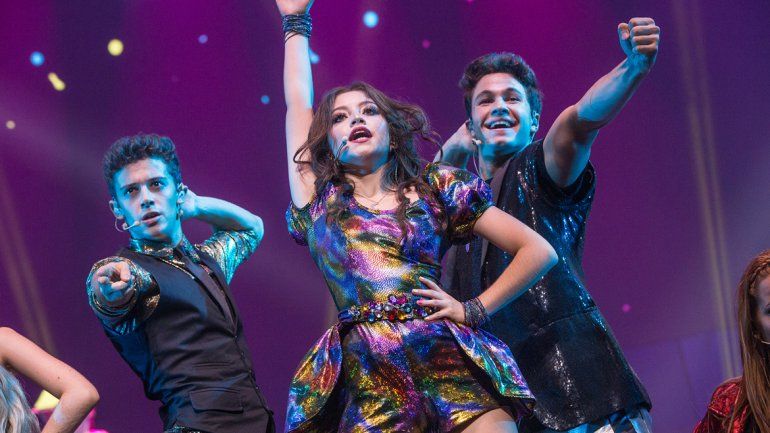 La joven está de gira por el país con una importante variedad de canciones.