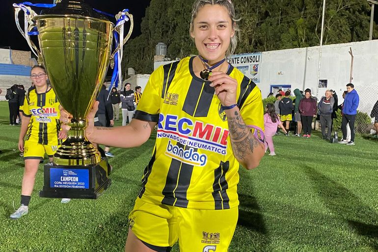 “Cuando era chica sí sentía la discriminación pero ahora todo ha cambiado, la mentalidad de la sociedad cambió, se fue avanzando, ganado terreno para llegar a lo que es hoy el fútbol femenino”, comentó la capitana de Pacífico. (Foto: Gentileza Prensa Club Atlético Pacífico). “Cuando era chica sí sentía la discriminación pero ahora todo ha cambiado, la mentalidad de la sociedad cambió, se fue avanzando, ganado terreno para llegar a lo que es hoy el fútbol femenino”, comentó la capitana de Pacífico. (Foto: Gentileza Prensa Club Atlético Pacífico).