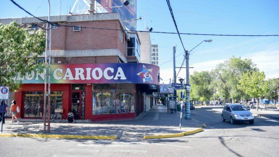 Fue en el cotillón de Avenida Olascoaga y Planas.