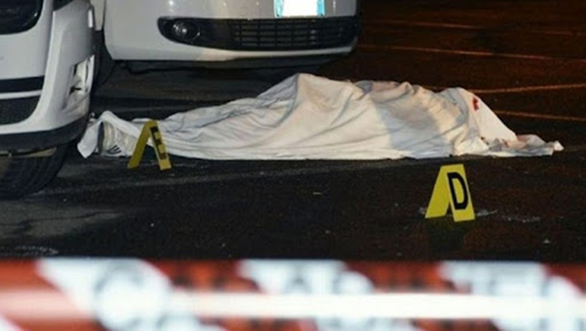 Un chico de 17 años murió durante un tiroteo con policías