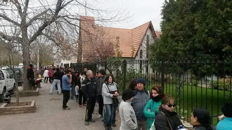 El esfuerzo valió la pena. En el colegio vendieron más de mil porciones de locro para juntar fondos y pagar las tarifas.