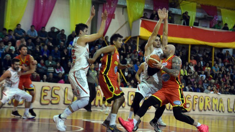 Español en casa no tiene rival. Igualó la serie y define en Villa María.&nbsp;