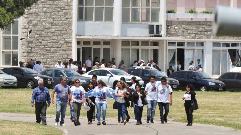 Familiares pidieron a Aguad no dejar de buscar a los tripulantes del submarino