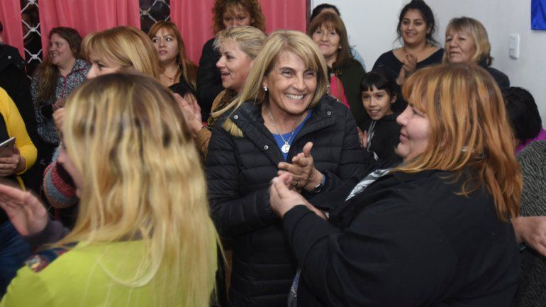 La precandidata a diputada del MPN estuvo en la comarca petrolera.