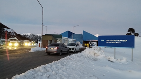 El cierre de un paso fronterizo encendió la alerta en Neuquén: esperan más camiones por Pino Hachado