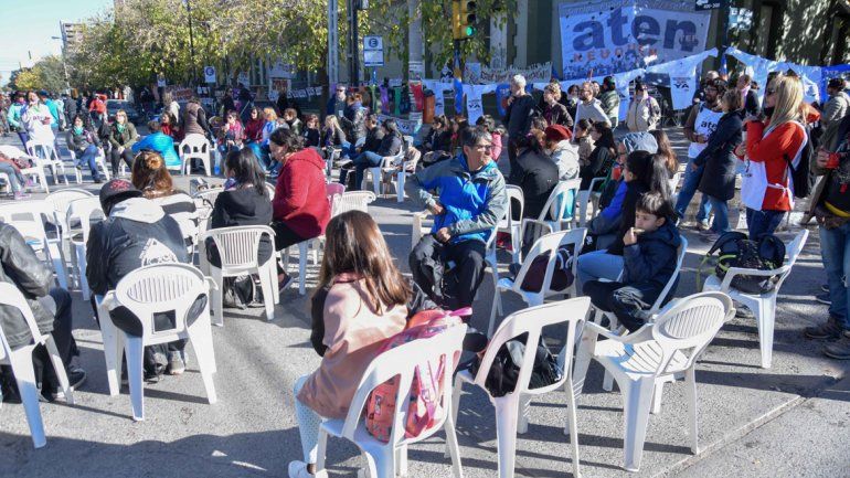 El Gobierno se sienta con ATEN sin hablar de sueldos