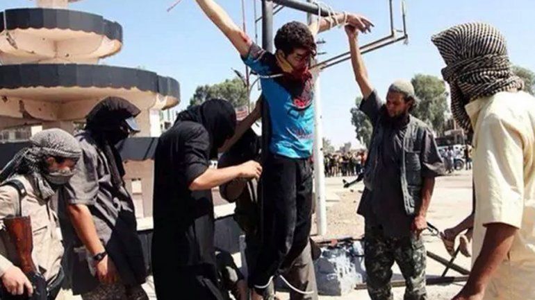 Los cuerpos fueron exhibidos en Mosul como un mensaje del EI.