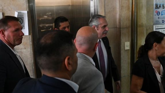 Declara Alberto Fernández por el escándalo de los seguros: lo acusan por fraude de $3000 millones