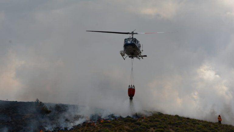 Emergencia por sequía: Neuquén se prepara para la temporada de incendios y alquila medios aéreos